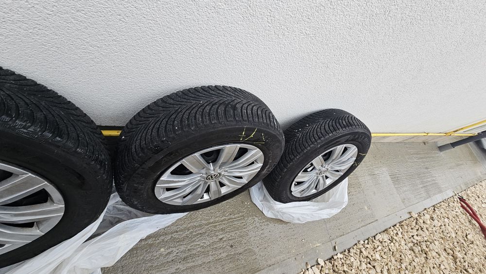 Set 4 jante tiguan cu anvelope iarna 215 65 17 Michelin