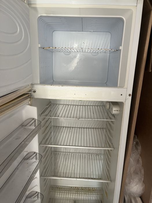 отдам холодильник