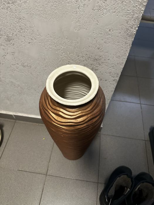 Продам вазу целая, длинная, декоротивная