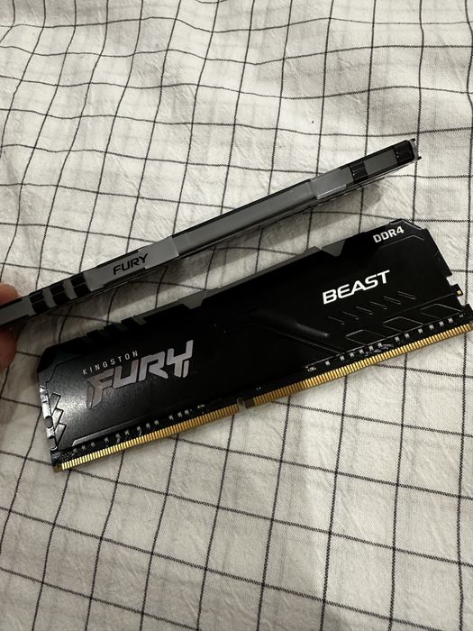 Продаю оперативную память DDR4 HyperX 16gb 2x8