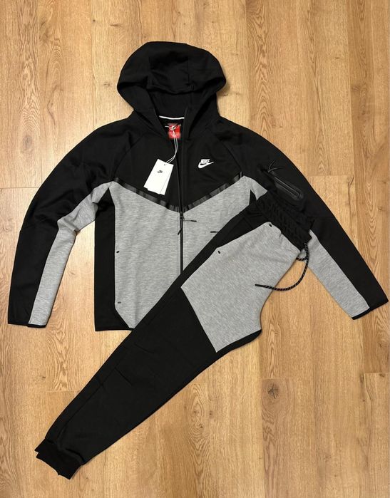 Nike tech gray and black (marimi M L Xl )