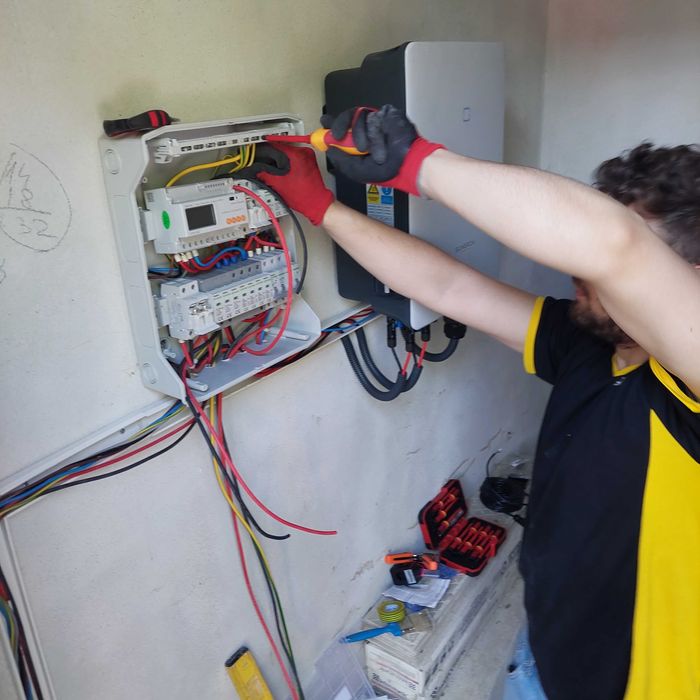 ELECTRICIENI AUTORIZATI ANRE instalatii electrice urgente .