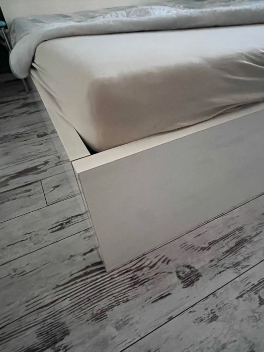 Спалня бял гланц + матрак 1.80/2.00м