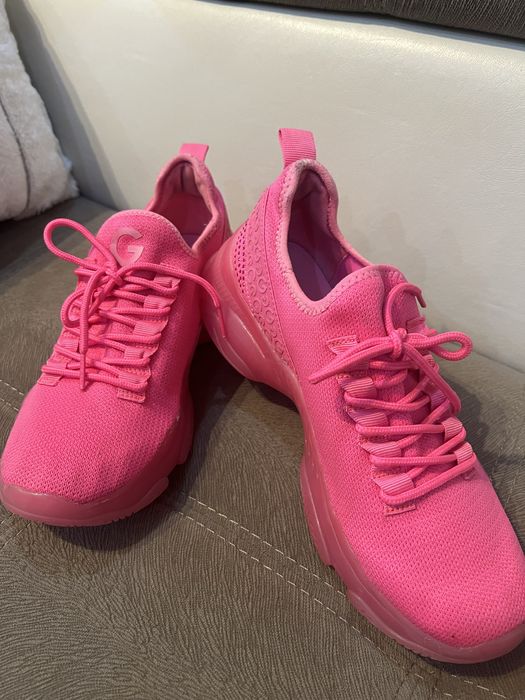 Цикламени маратонки