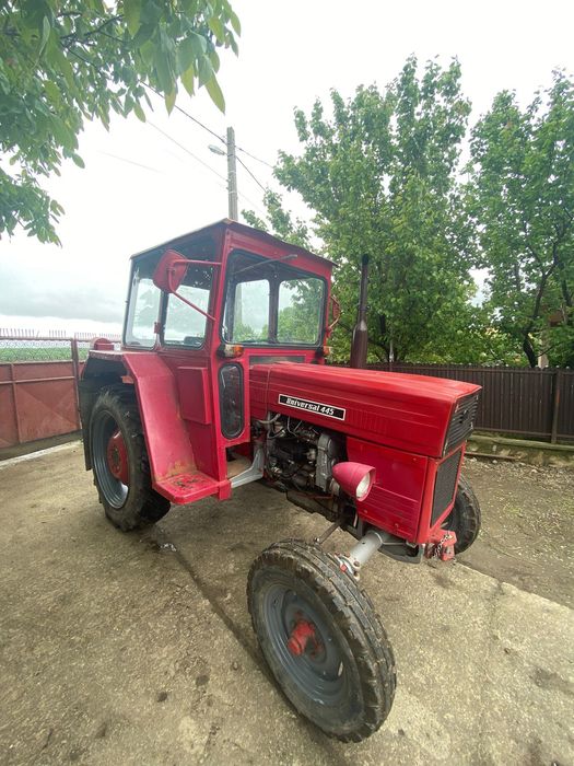 Vând tractor UTB445