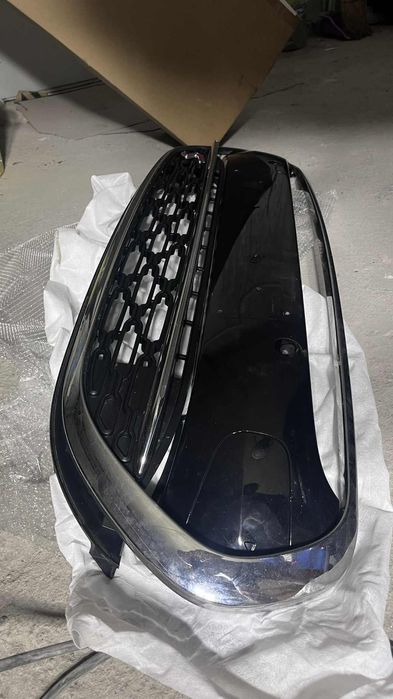 Продавам предна решетка за Мини Clubman