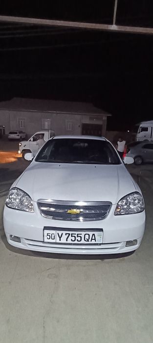 Lacetti srochna sotiladi