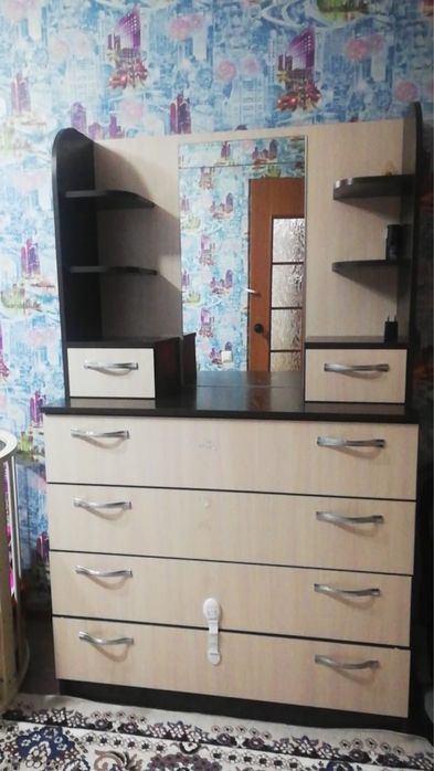 Продам комод с зеркалом