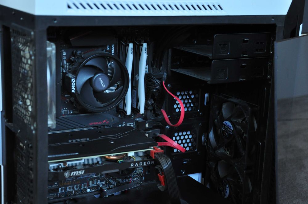 !ЗАПАЗЕН! Настолен Геймърски компютър[1TB, 16 RAM]