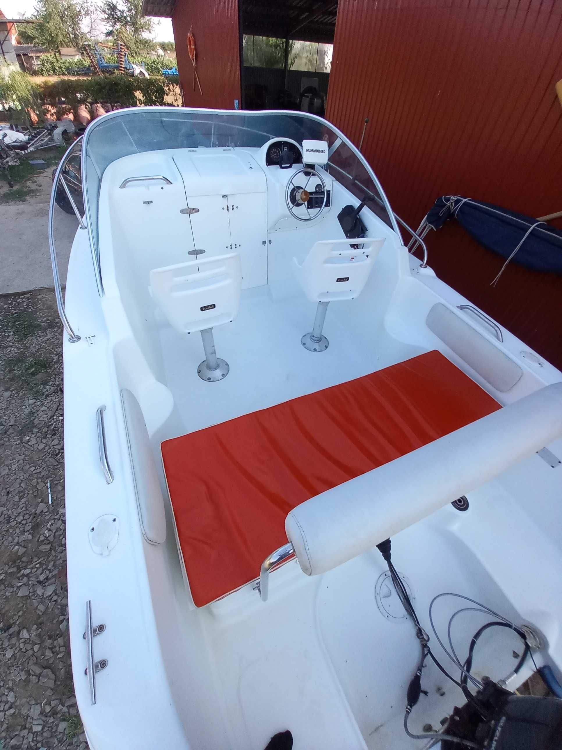 лодка  Beneteau Flyer 570