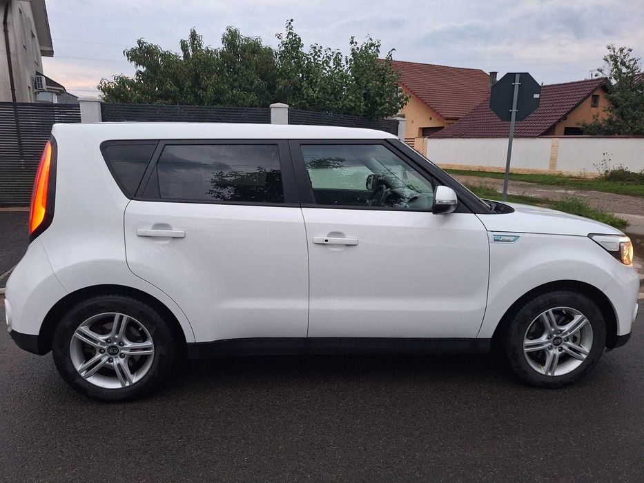 Vând Kia Soul Style electrică  (garanție)