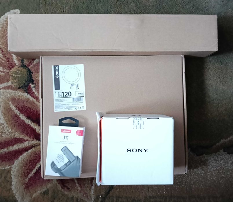 Kit Vlogger's Aparat foto Mirrorless Sony, lampa, microfon stativ