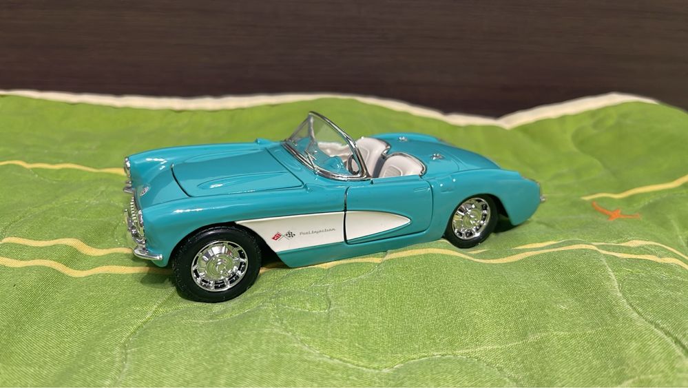 Мащабен модел Chevrolet Corvette 1957 1:24 Maisto