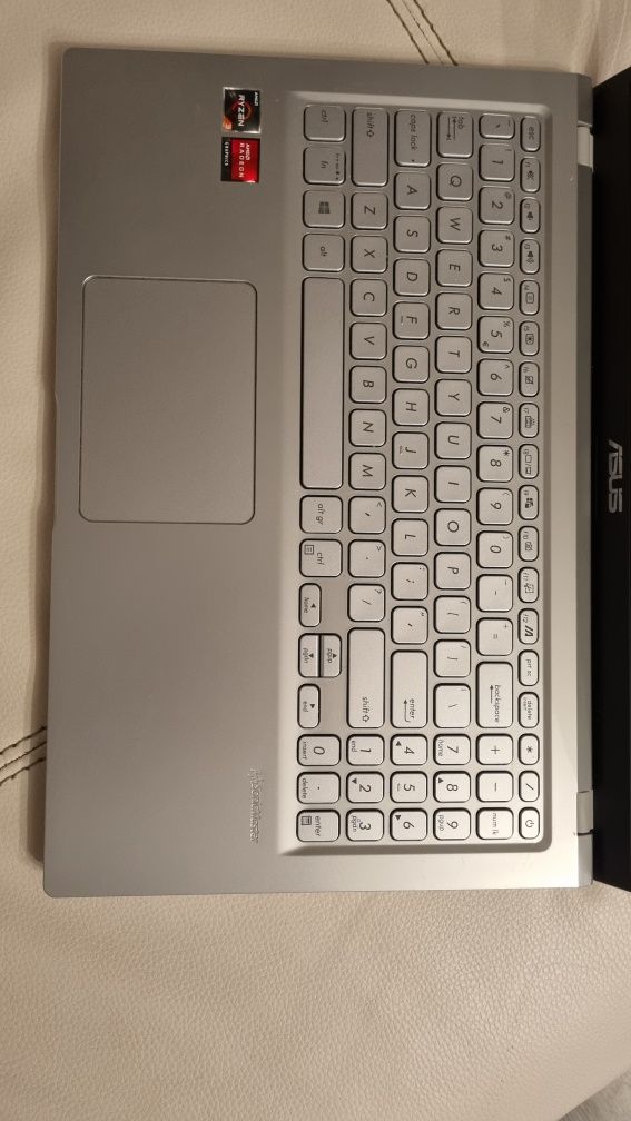 Laptop ASUS Ryzen 3