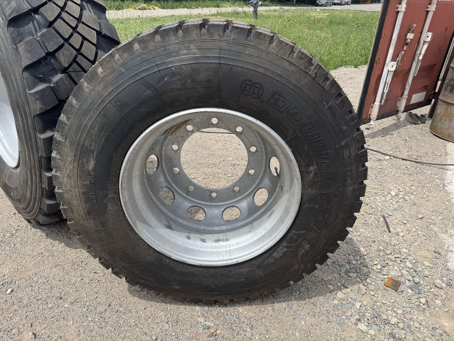 Продам шину с диском новые 295/80/22.5