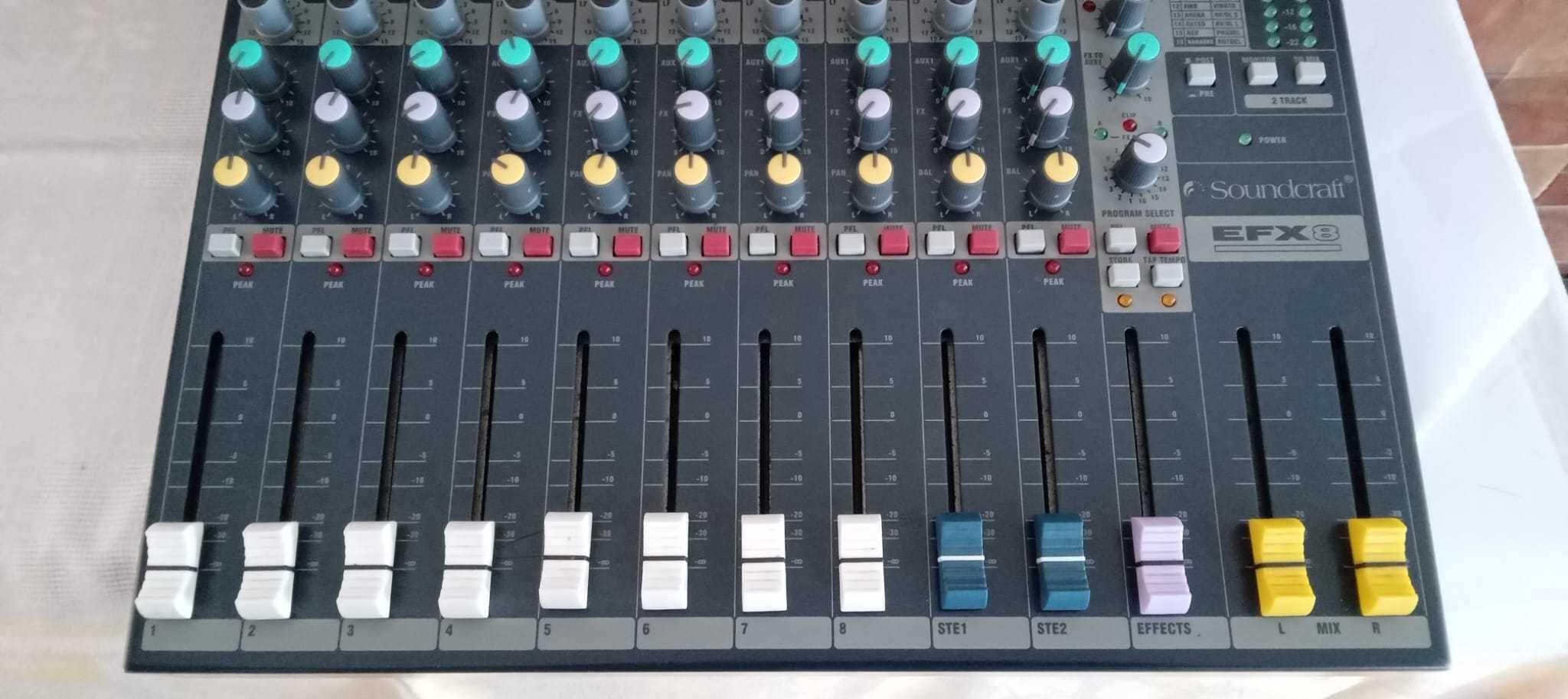 De vanzare Mixer Soundcraft EFX8