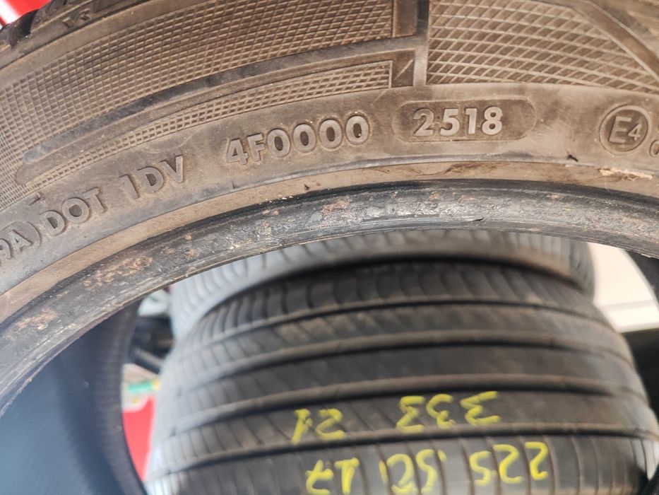 2бр.зимни гуми 225/45/18 Vredestein