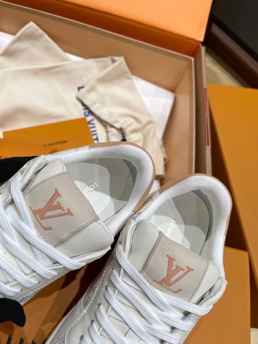 Adidasi Louis Vuitton