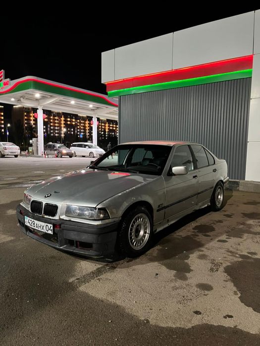 Продам машину BMW 318, 1993 года