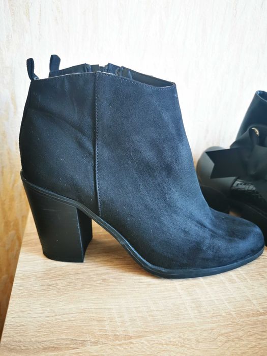 Ново боти обувки елегантни и красиви