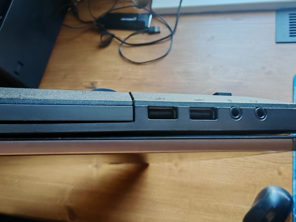 Ноутбук Hasee 3800
Notebook 
Made in China 
MODEL: ID E550 
RS3800
Not