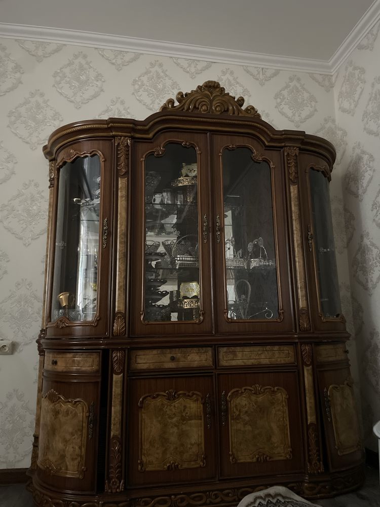Продам Сервант для посуды