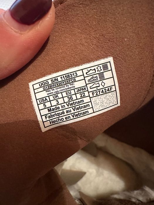 UGG Велурени ботуши до прасеца Classic Twin