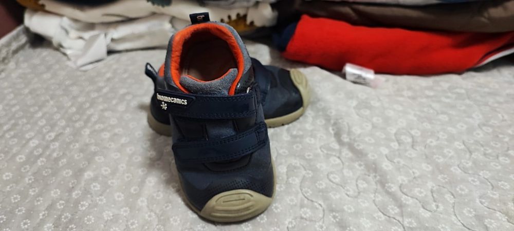 Adidași biomecanics mărimea 20