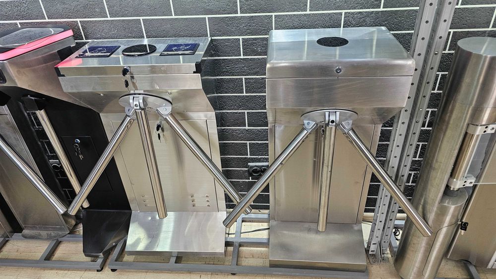 aeroport, stadion, vokzal, do'kon uchun tripodli turniket