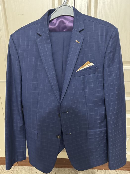 Костюм тройка в отличном состояние