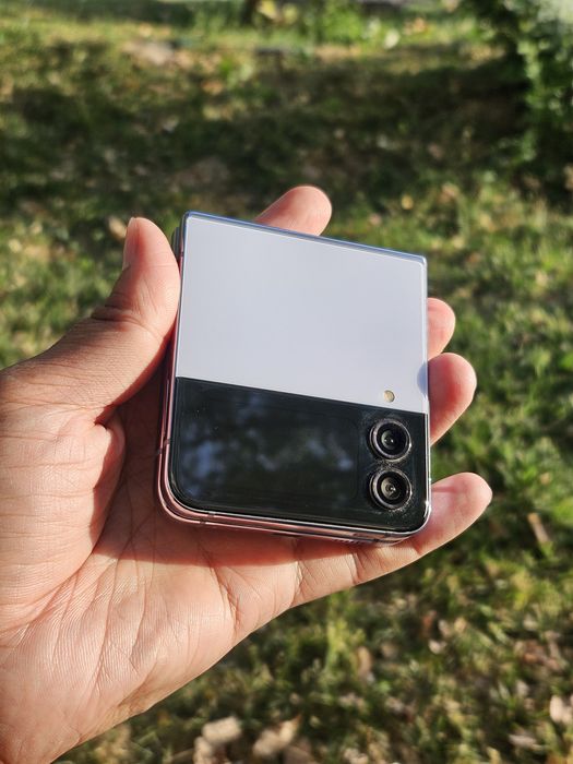 Samsung flip 4  5G  8/256gb