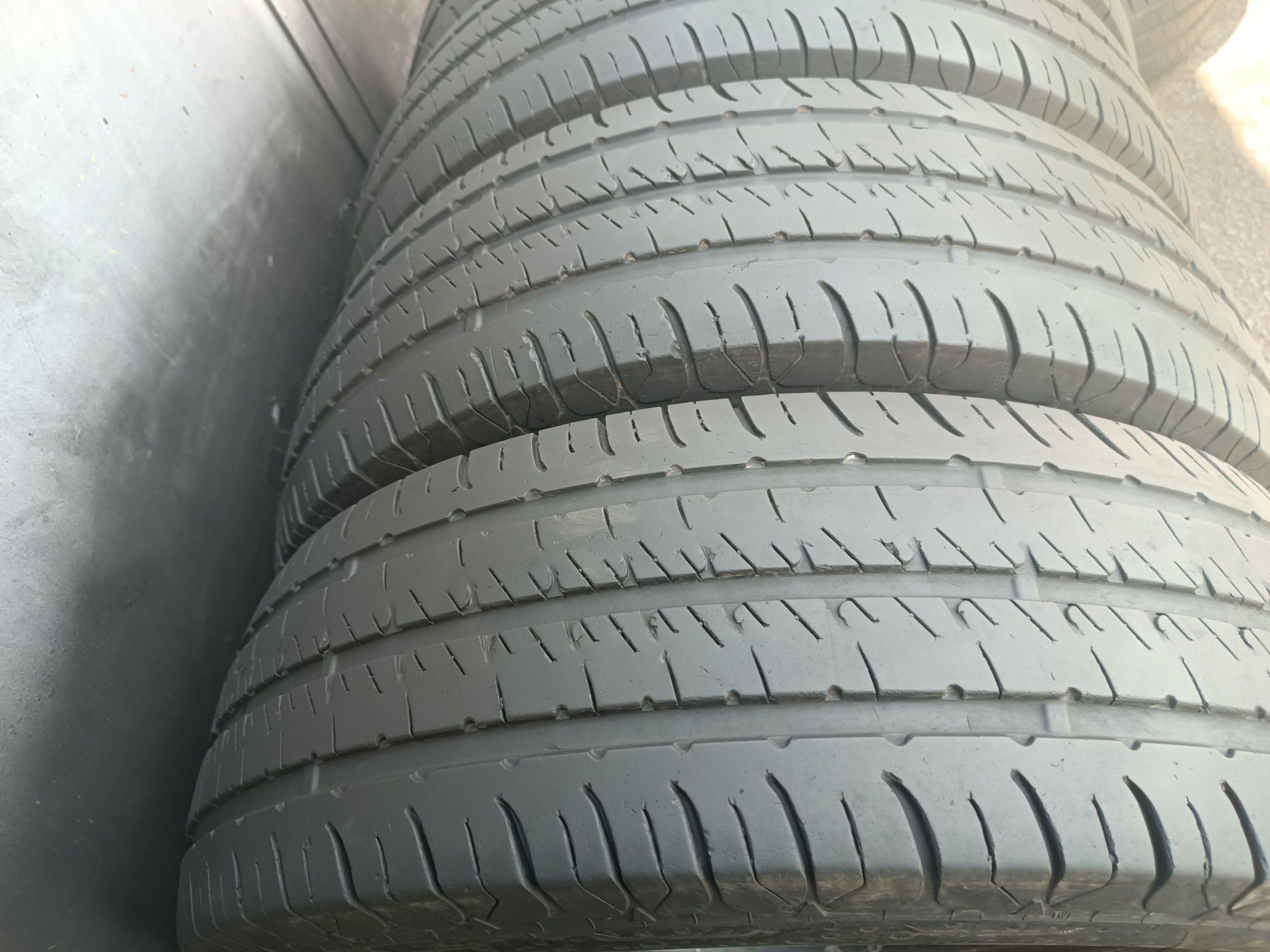 225/75/16 С Uniroyal Дот 1022