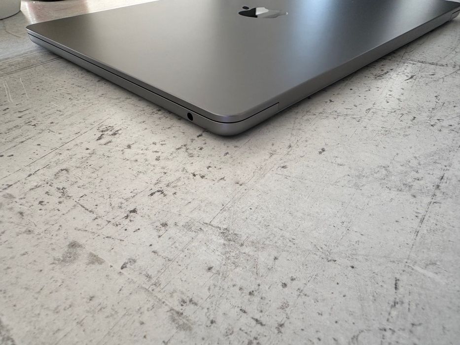 MacBook Air 13" M3 Chip 8-CPU, 10-GPU, 24GB RAM, 512GB SSD