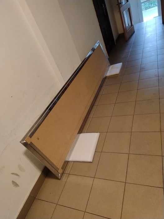Vând oglinda cu ramă de inox 60/280