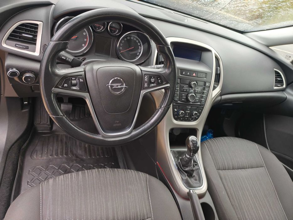 Opel Astra J 2010, 1.4 benzina + GPL