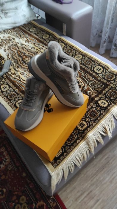 Продам Зимние кроссовки