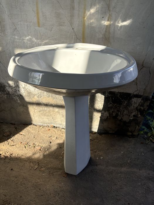 Умывальник с пъедисталом продам