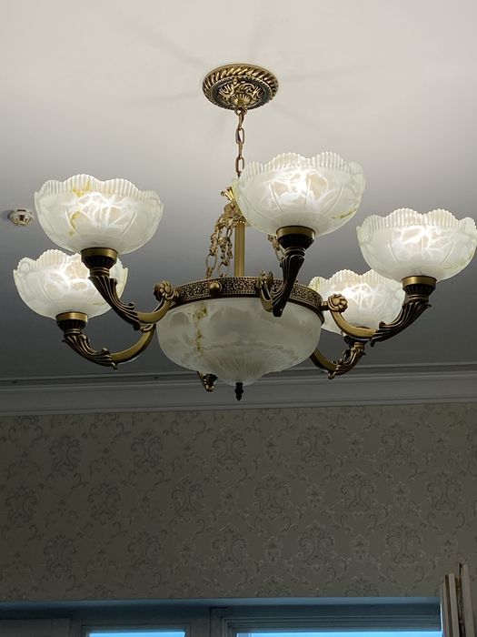 Люстру продам 6 рожковый