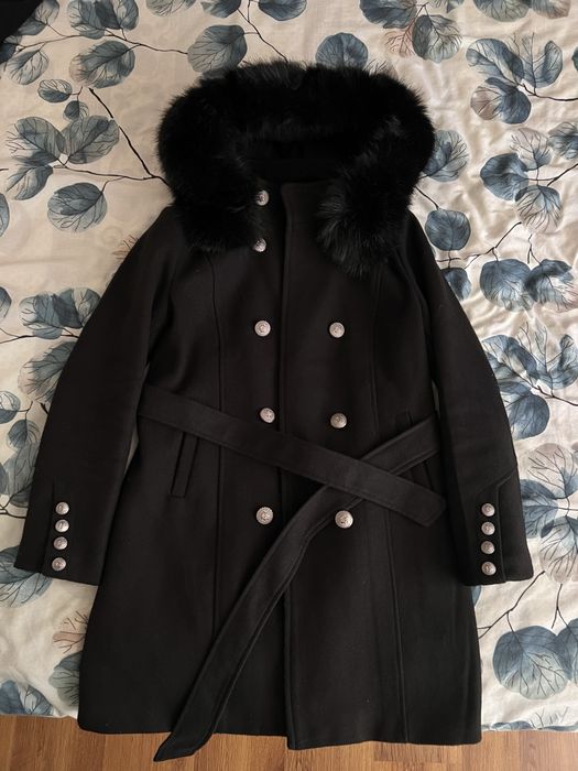 Черно палто с качулка и пух