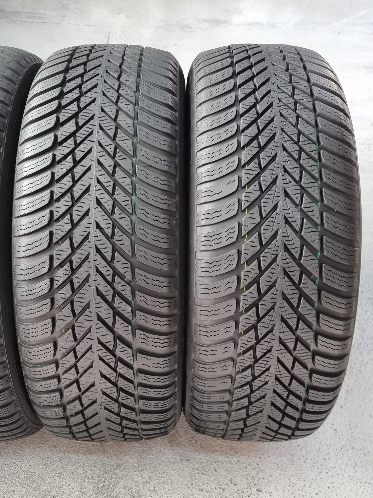 "Dot 23" 215/60/16 Nokian 4Броя: 350лв 7мм