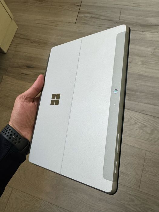 Продам планшетный ноутбук Microsoft Surface Go 3 8/124 гб