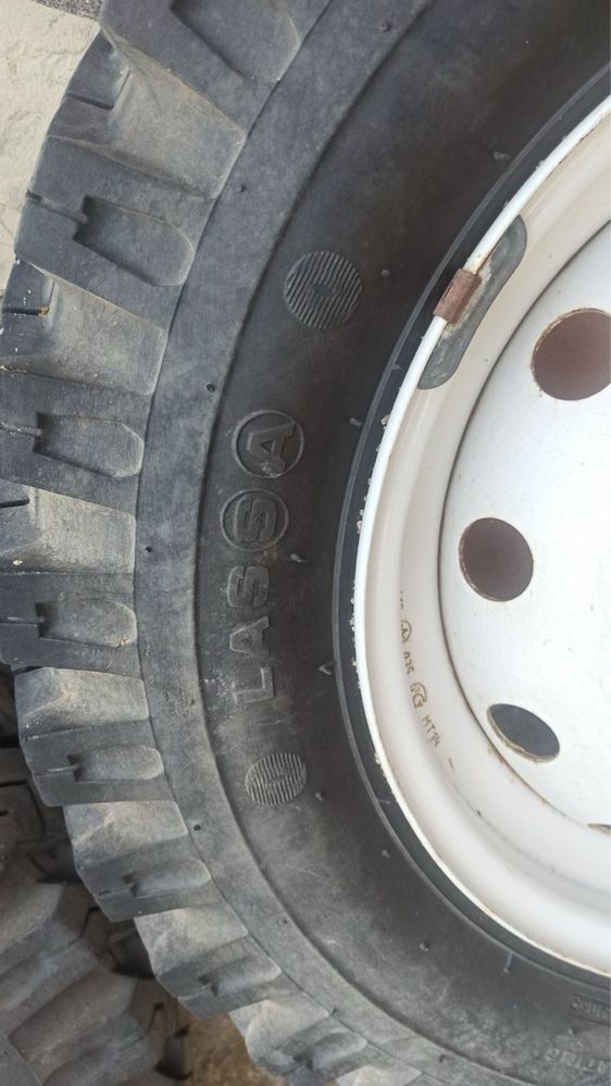 Гуми и джанти за Лада Нива LASSA