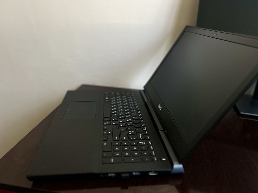 Dell inspiron 15 7000 Core i7. 7 th Dasturlash, IT, igra.