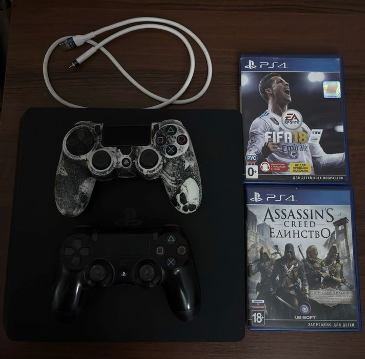 Playstation 4 slim version; 861 gb