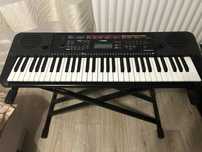 Orga electrica Yamaha.    PSR E263.