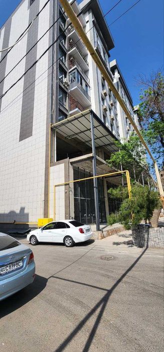 Аренда, есть своя площадка для летнего кафе Росс. Посольство