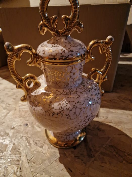Recipient cu capac din ceramica