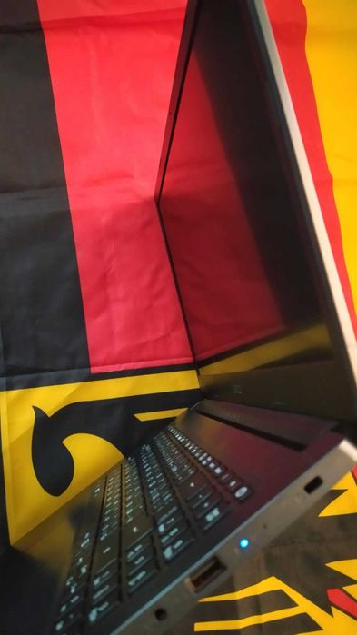 СУПЕР Тънък Лаптоп Acer