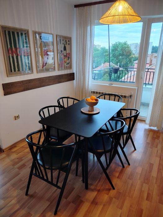 Jysk Черни столове Ikea Маса