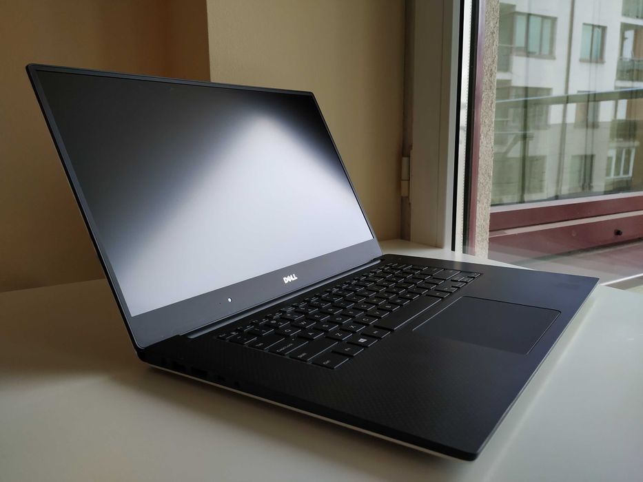 Dell Precision 5520 15.6 FHD IPS/Xeon E3-1505M/16GB/256GB/Quadro M1200